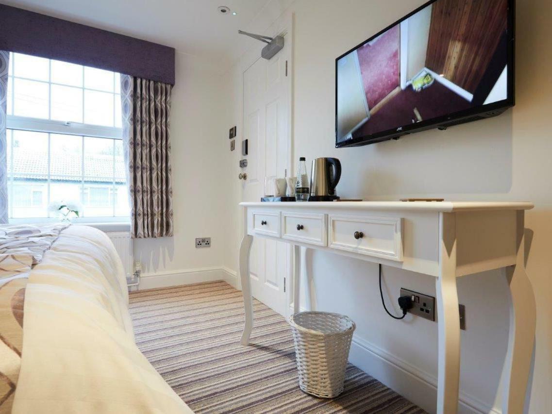 The Rose And Crown Otel Thorpe-le-Soken Dış mekan fotoğraf